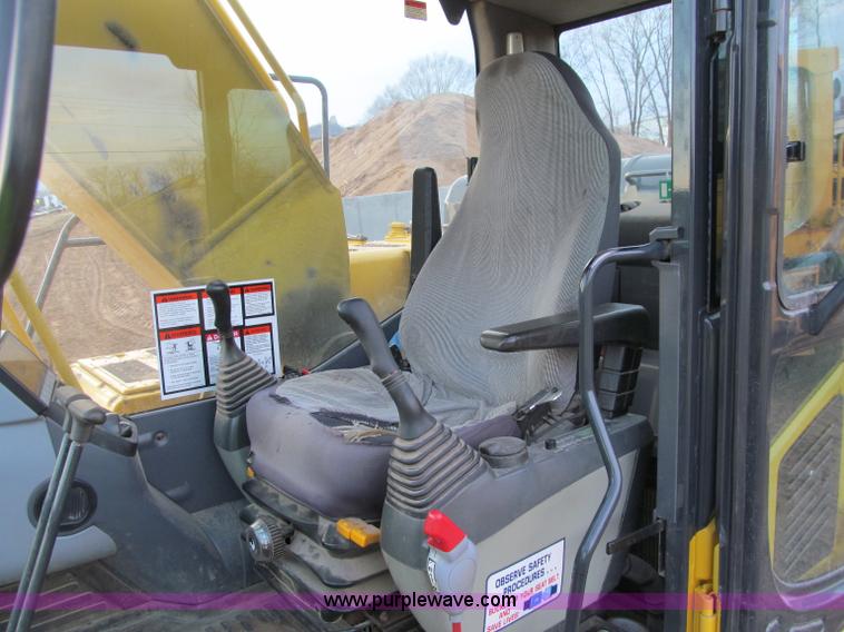 image for item F5639 2007 Komatsu PC270LC-8 excavator