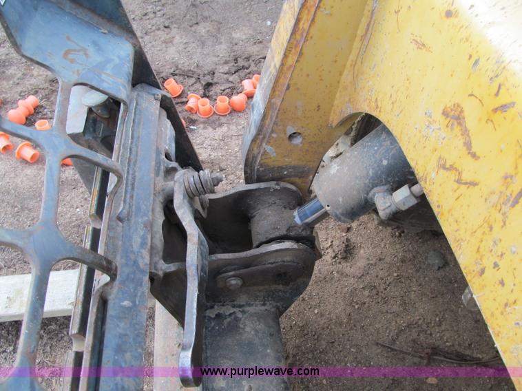 image for item F5640 2001 Caterpillar 246 Turbo skid steer