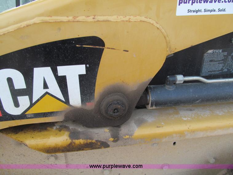 image for item F5640 2001 Caterpillar 246 Turbo skid steer