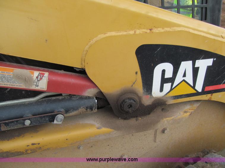 image for item F5640 2001 Caterpillar 246 Turbo skid steer