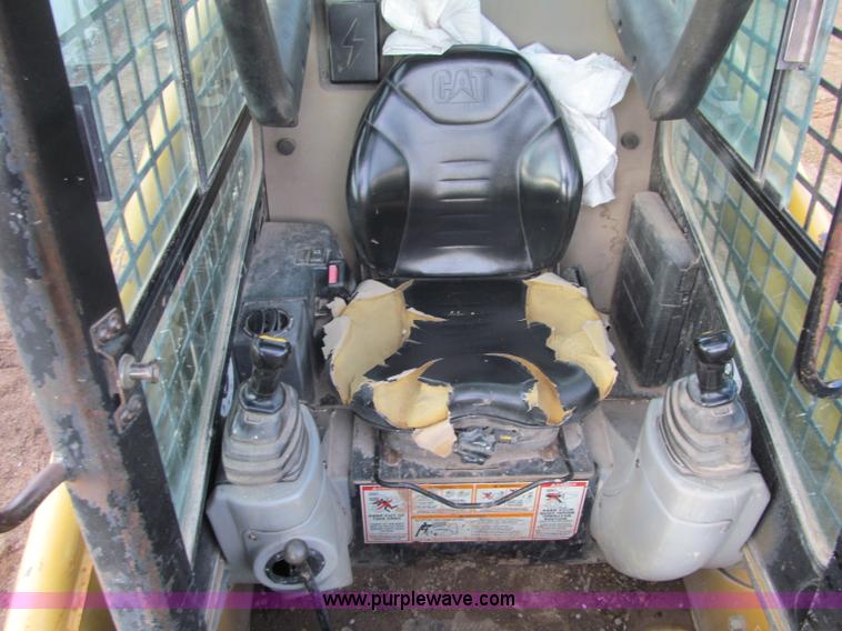 image for item F5640 2001 Caterpillar 246 Turbo skid steer