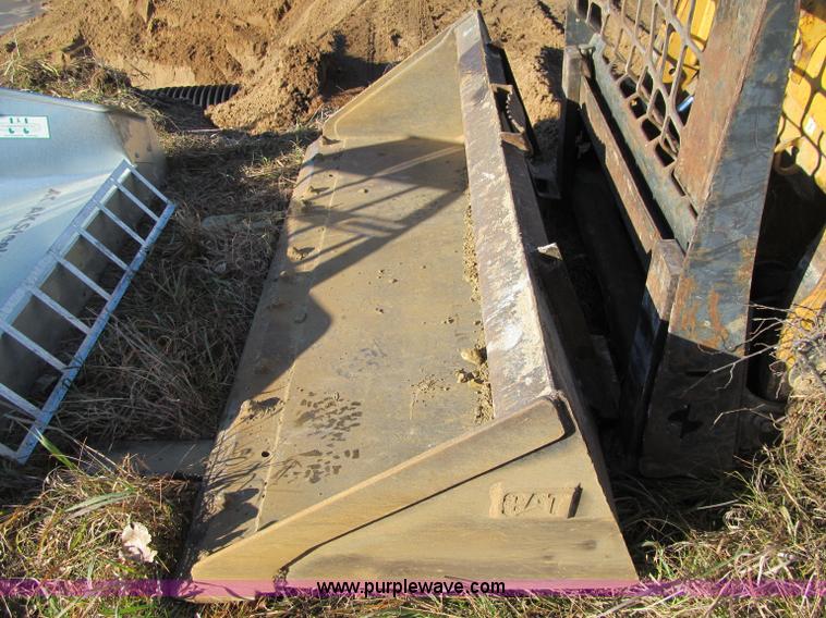 image for item F5640 2001 Caterpillar 246 Turbo skid steer