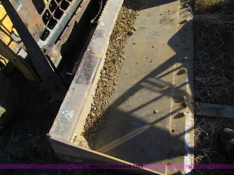 image for item F5640 2001 Caterpillar 246 Turbo skid steer