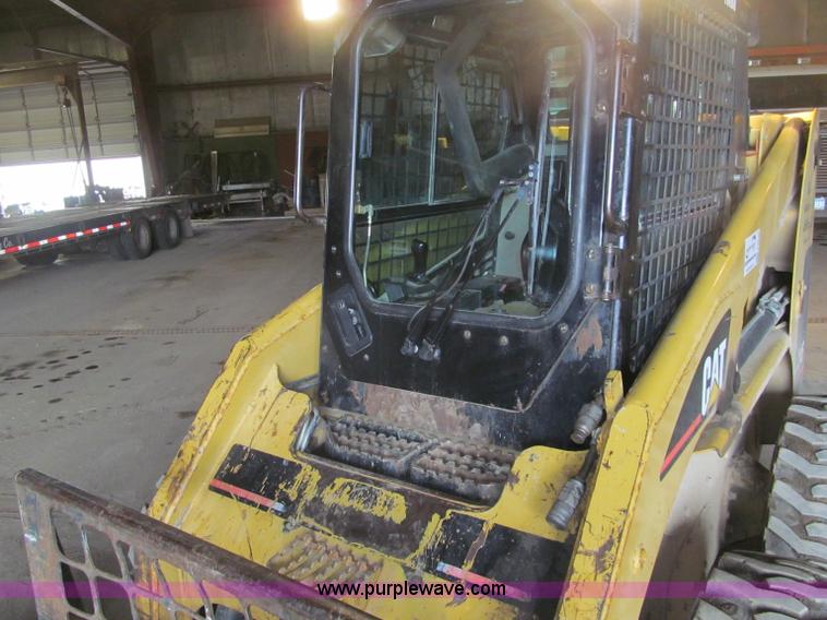 image for item F5640 2001 Caterpillar 246 Turbo skid steer