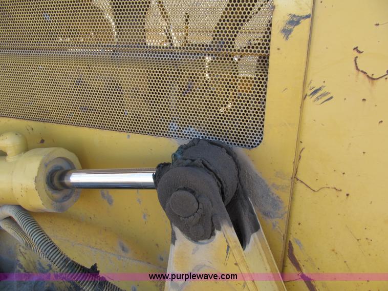 image for item F5641 1997 Caterpillar D3CXL III Hystat dozer