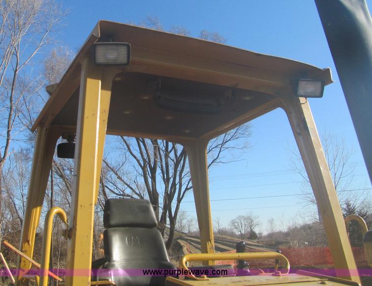 image for item F5641 1997 Caterpillar D3CXL III Hystat dozer