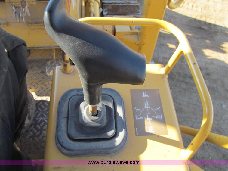 image for item F5641 1997 Caterpillar D3CXL III Hystat dozer