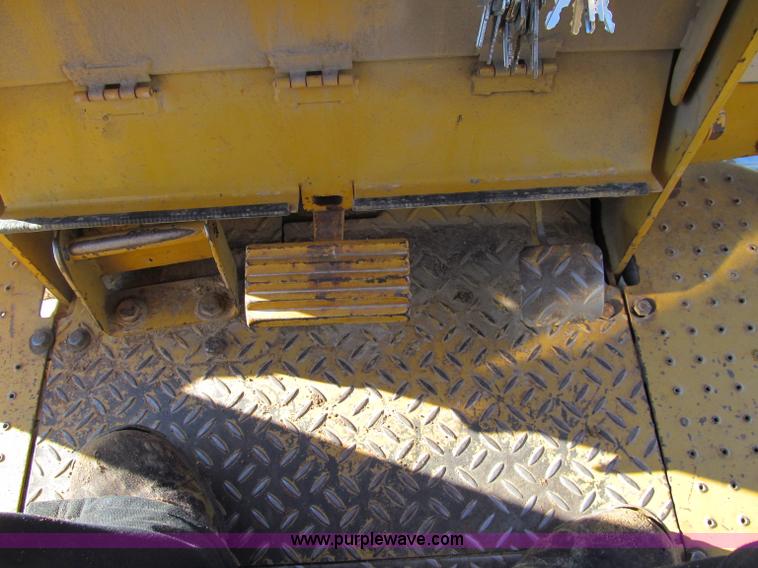 image for item F5641 1997 Caterpillar D3CXL III Hystat dozer