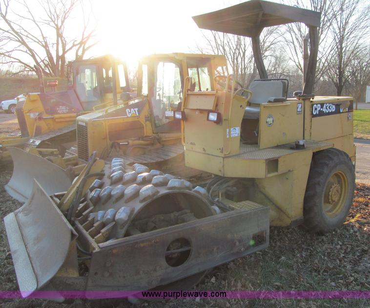 image for item F5643 Caterpillar CP-433B vibratory padfoot compactor