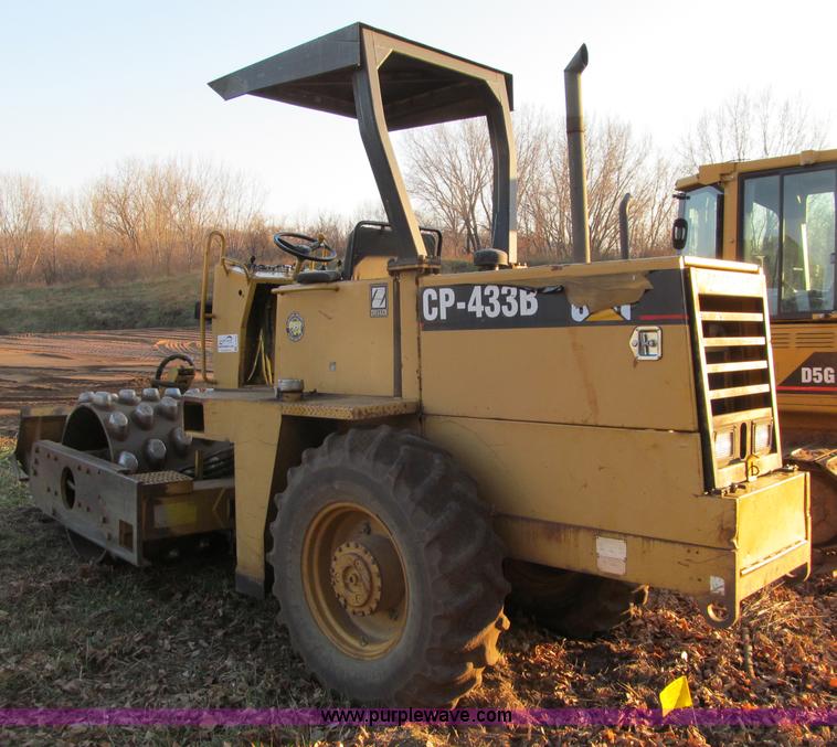 image for item F5643 Caterpillar CP-433B vibratory padfoot compactor