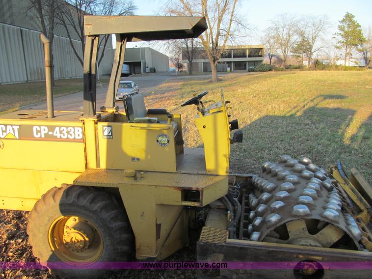 image for item F5643 Caterpillar CP-433B vibratory padfoot compactor