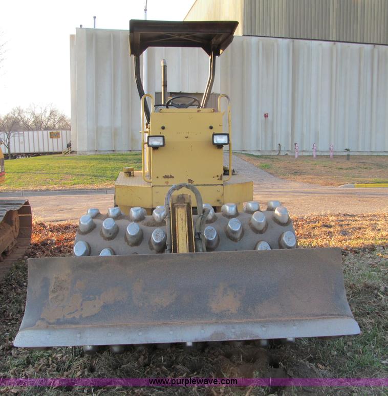image for item F5643 Caterpillar CP-433B vibratory padfoot compactor