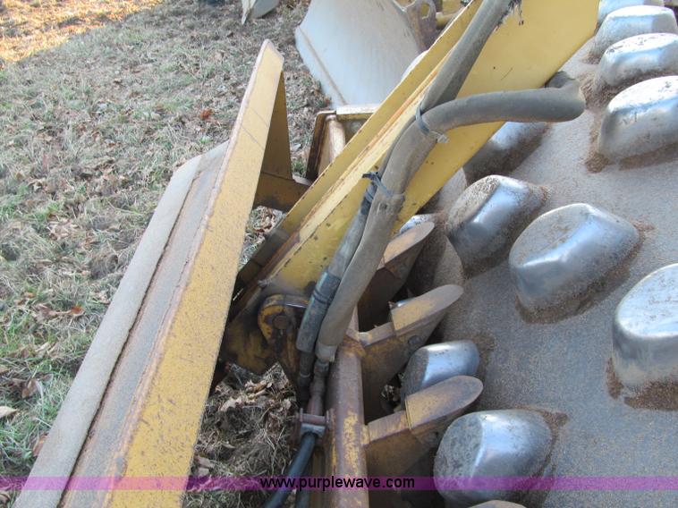 image for item F5643 Caterpillar CP-433B vibratory padfoot compactor