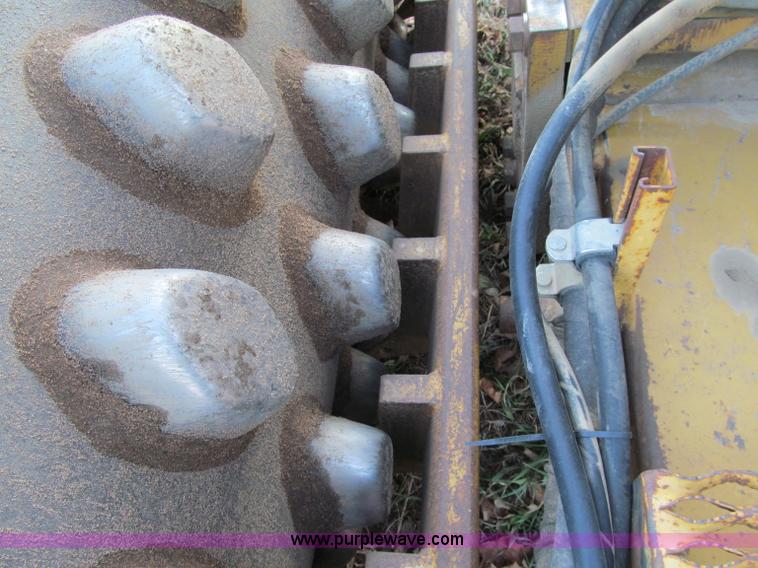 image for item F5643 Caterpillar CP-433B vibratory padfoot compactor