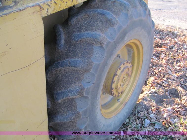 image for item F5643 Caterpillar CP-433B vibratory padfoot compactor