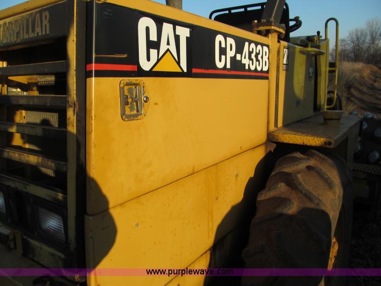 image for item F5643 Caterpillar CP-433B vibratory padfoot compactor
