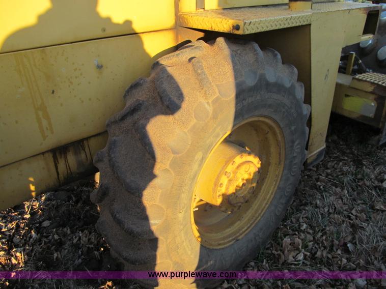 image for item F5643 Caterpillar CP-433B vibratory padfoot compactor