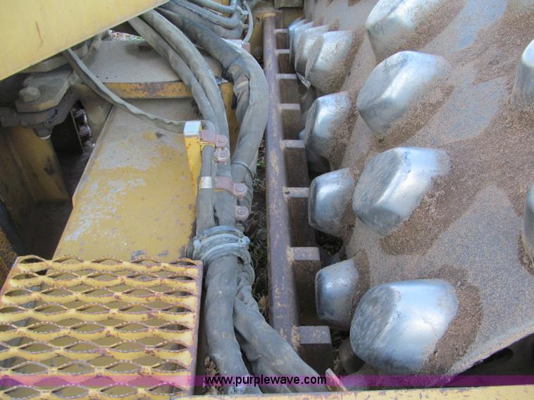image for item F5643 Caterpillar CP-433B vibratory padfoot compactor