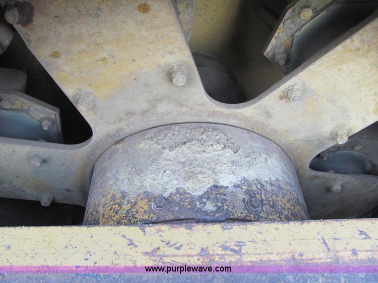 image for item F5643 Caterpillar CP-433B vibratory padfoot compactor