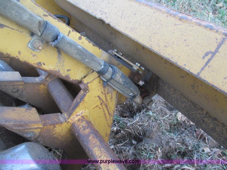 image for item F5643 Caterpillar CP-433B vibratory padfoot compactor