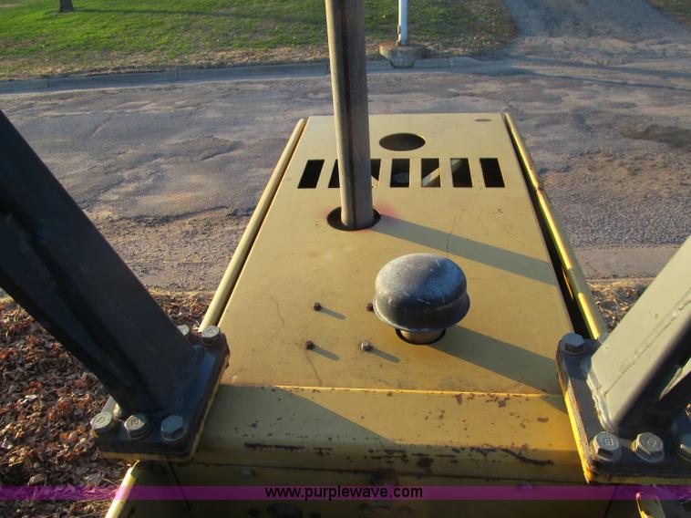 image for item F5643 Caterpillar CP-433B vibratory padfoot compactor