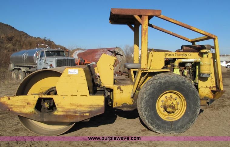 image for item F5672 Raygo Rascal smooth drum vibratory roller