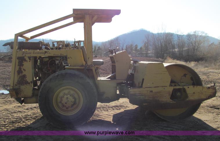 image for item F5672 Raygo Rascal smooth drum vibratory roller