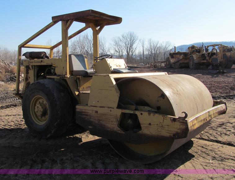 image for item F5672 Raygo Rascal smooth drum vibratory roller