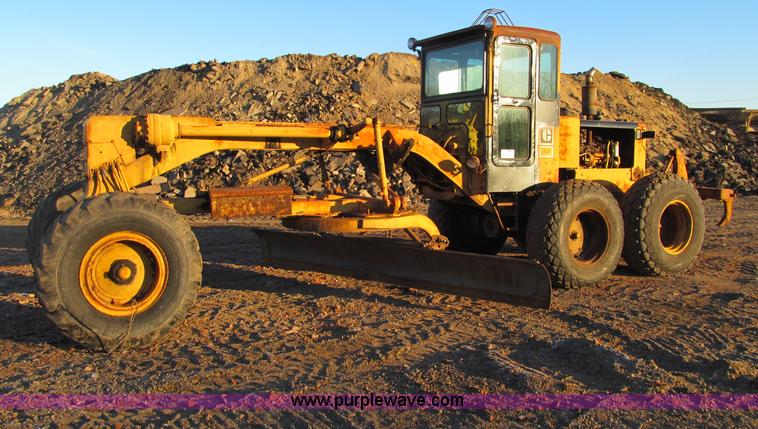 image for item F5681 1970 Caterpillar 12F motor grader