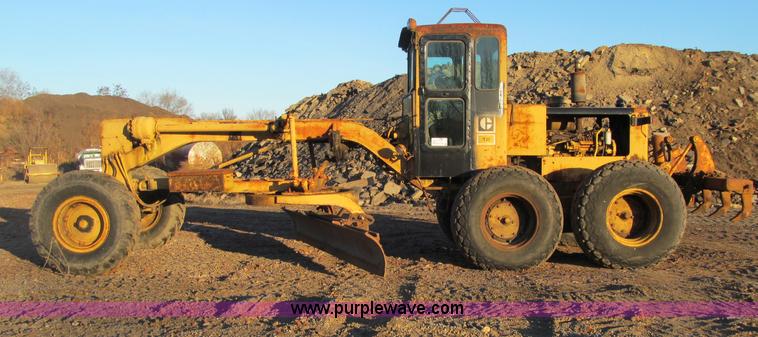 image for item F5681 1970 Caterpillar 12F motor grader