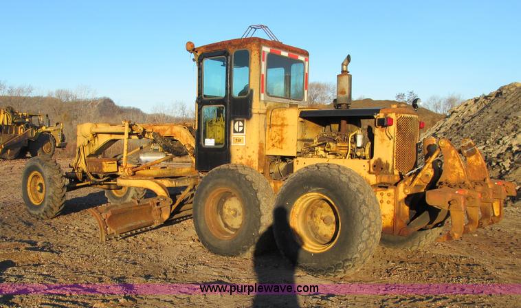 image for item F5681 1970 Caterpillar 12F motor grader