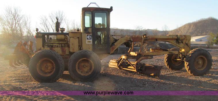 image for item F5681 1970 Caterpillar 12F motor grader