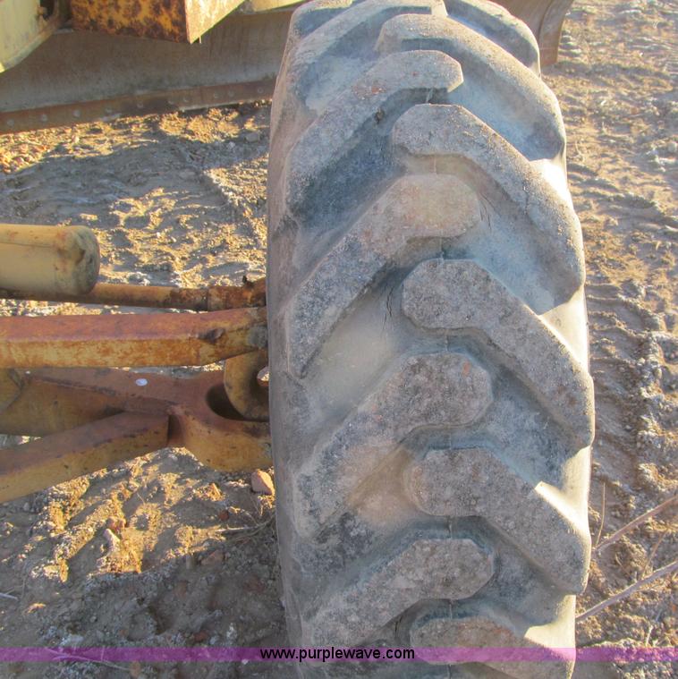 image for item F5681 1970 Caterpillar 12F motor grader