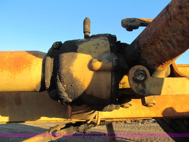 image for item F5681 1970 Caterpillar 12F motor grader