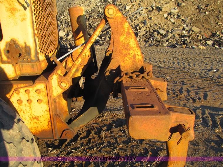 image for item F5681 1970 Caterpillar 12F motor grader
