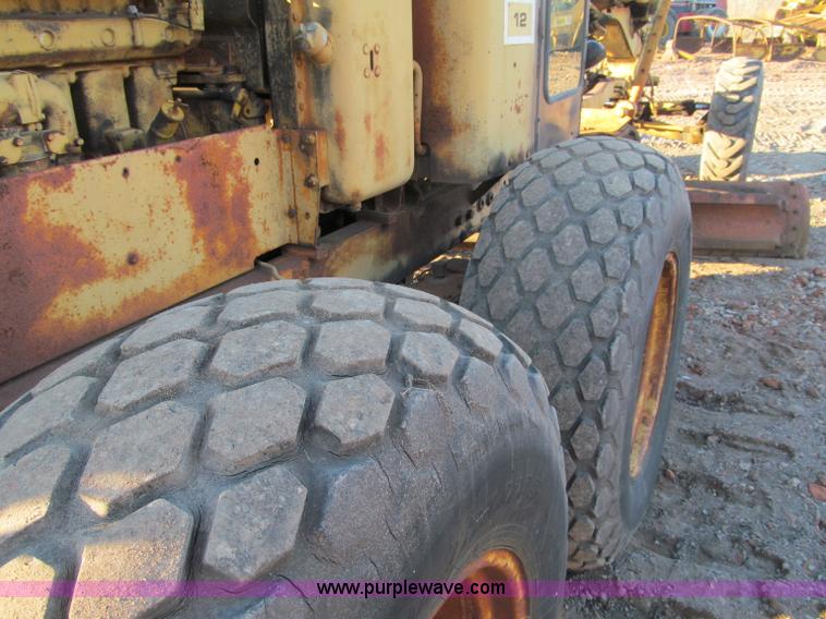 image for item F5681 1970 Caterpillar 12F motor grader