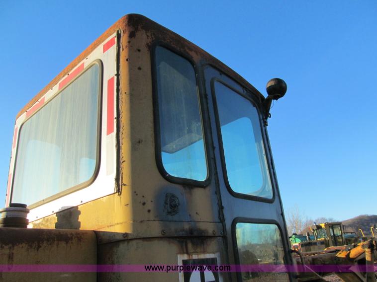 image for item F5681 1970 Caterpillar 12F motor grader