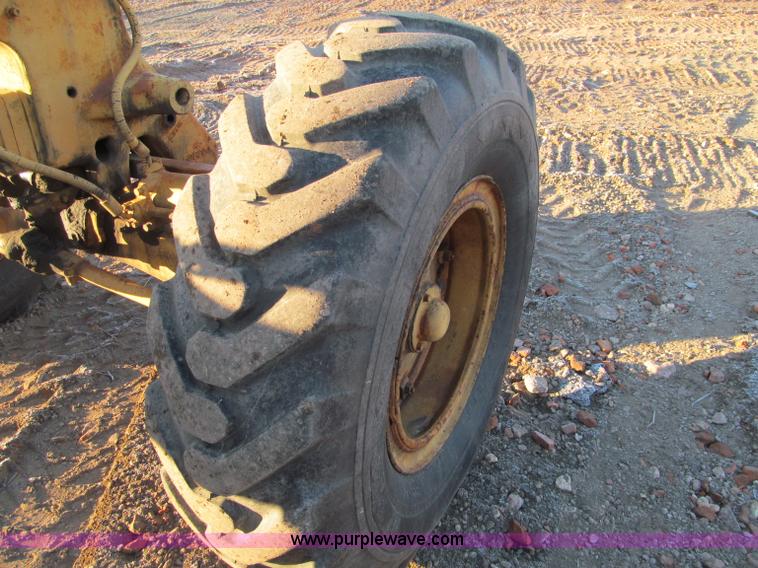 image for item F5681 1970 Caterpillar 12F motor grader