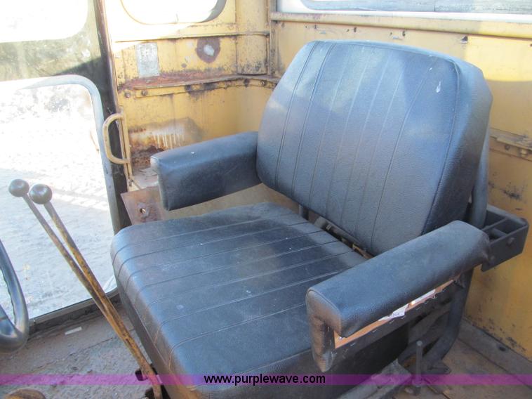 image for item F5681 1970 Caterpillar 12F motor grader