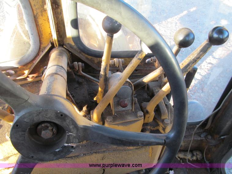image for item F5681 1970 Caterpillar 12F motor grader