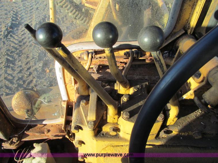 image for item F5681 1970 Caterpillar 12F motor grader