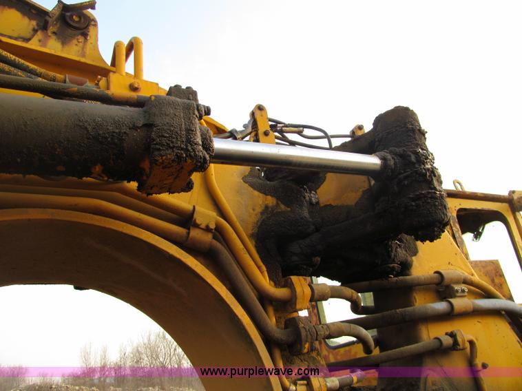 image for item F5682 1969 Caterpillar 627 twin engine motor scraper