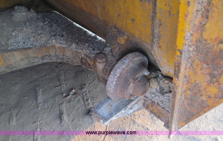 image for item F5682 1969 Caterpillar 627 twin engine motor scraper