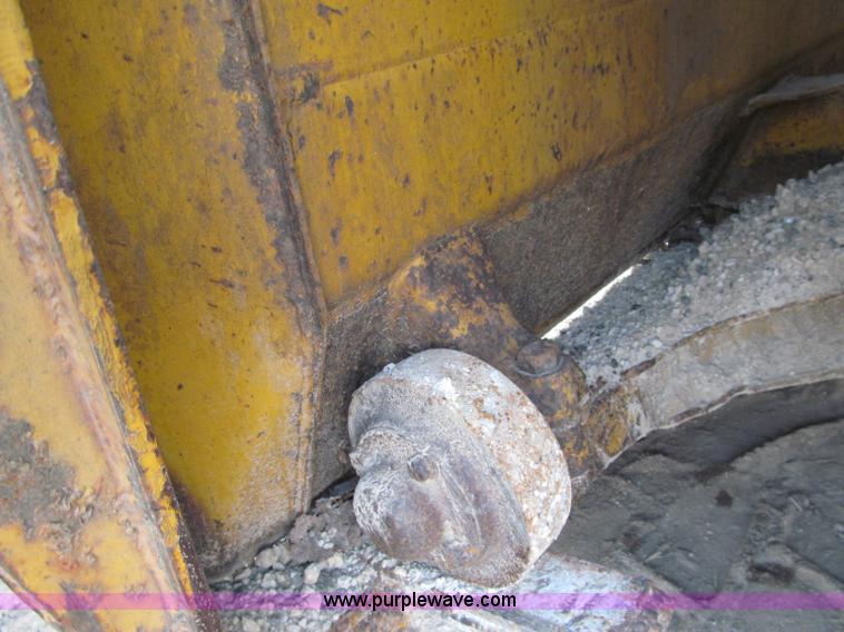 image for item F5682 1969 Caterpillar 627 twin engine motor scraper