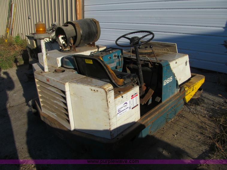image for item F5683 Tennant 265 sweeper