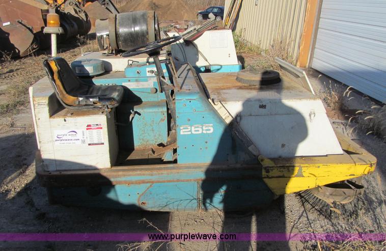 image for item F5683 Tennant 265 sweeper