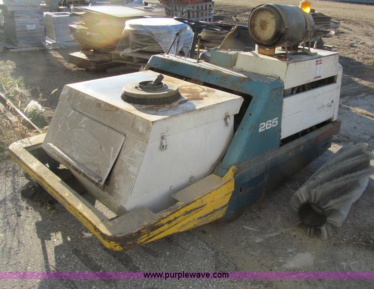 image for item F5683 Tennant 265 sweeper