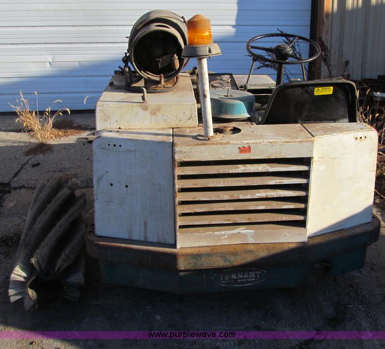 image for item F5683 Tennant 265 sweeper