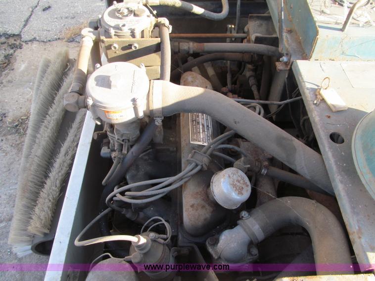 image for item F5683 Tennant 265 sweeper