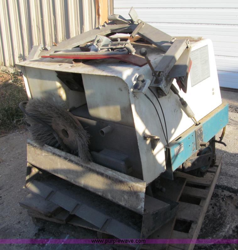 image for item F5683 Tennant 265 sweeper